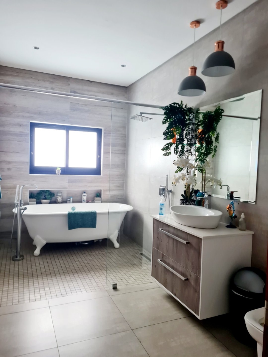 4 Bedroom Property for Sale in Heron Banks Golf Estate Free State